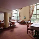 Beautiful 3 Rooms In A Serviced Apartment